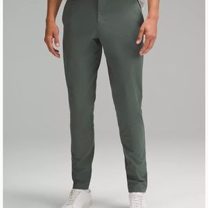 Lululemon mens ABC Slim-Fit Trouser 30"
Warpstreme- worn once, smoke free home